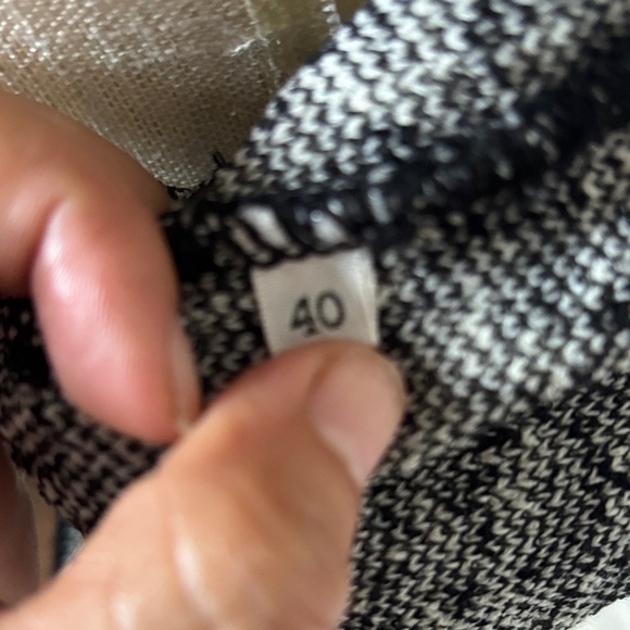 Chic Women's Black-Trimmed Gray Blazer - Picture 4 of 7